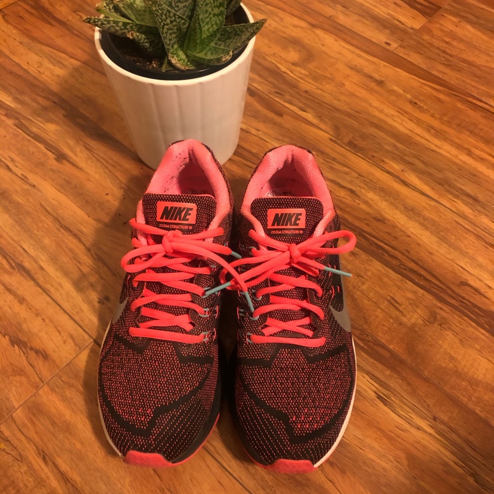 🌟Nike Air Zoom Structure 18 Running Shoe W 8⭐️